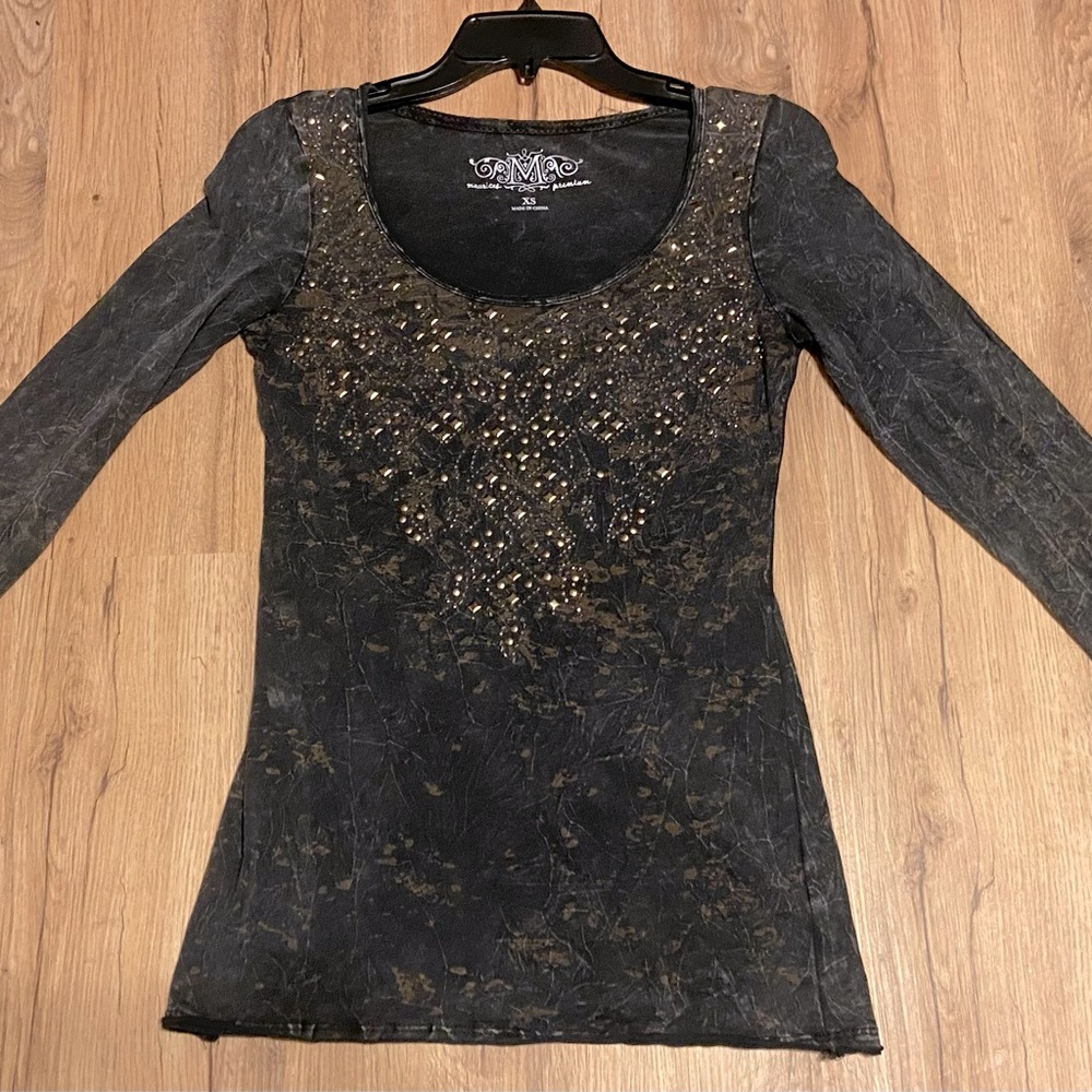 Bedazzled Sparkly Glam XS T-shirt. Washed & machine dried. Photos show details❤️